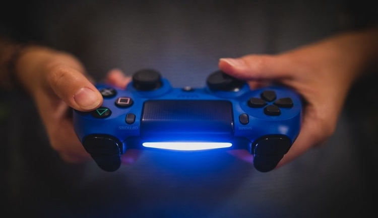 Quebec Experts Warn of Hidden Gambling Addiction Threat in Video Games